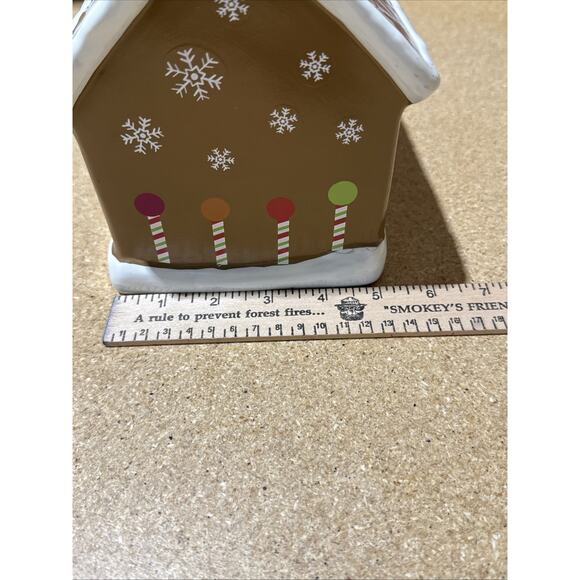 TARGET Room Essentials Gingerbread House Coin Bank – 2011 Target – 6x7x5 - Picture 9 of 9
